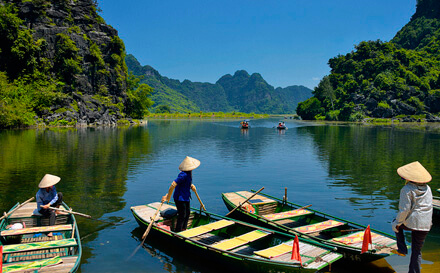 picture of a Vietnamese river